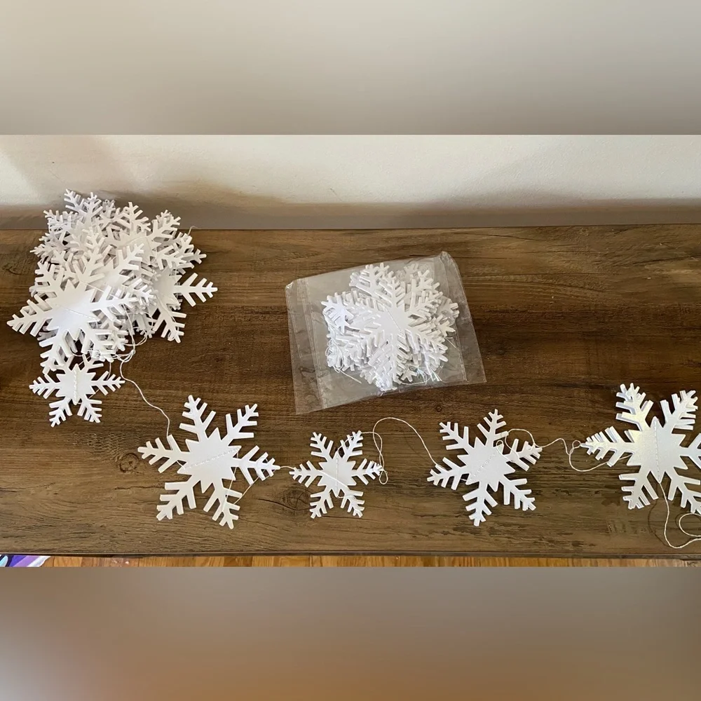COPY - Snowflake Garland